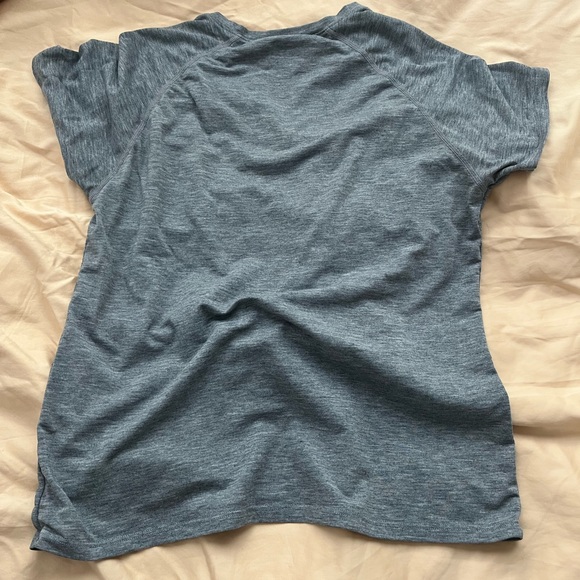 UNDER ARMOUR Gray V-Neck Top - Picture 2 of 2